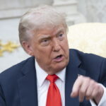 Furia y desconcierto por la prohibición de entrada de Trump a ciudadanos de 12 países: «No podemos permitir que les conviertan en chivos expiatorios»