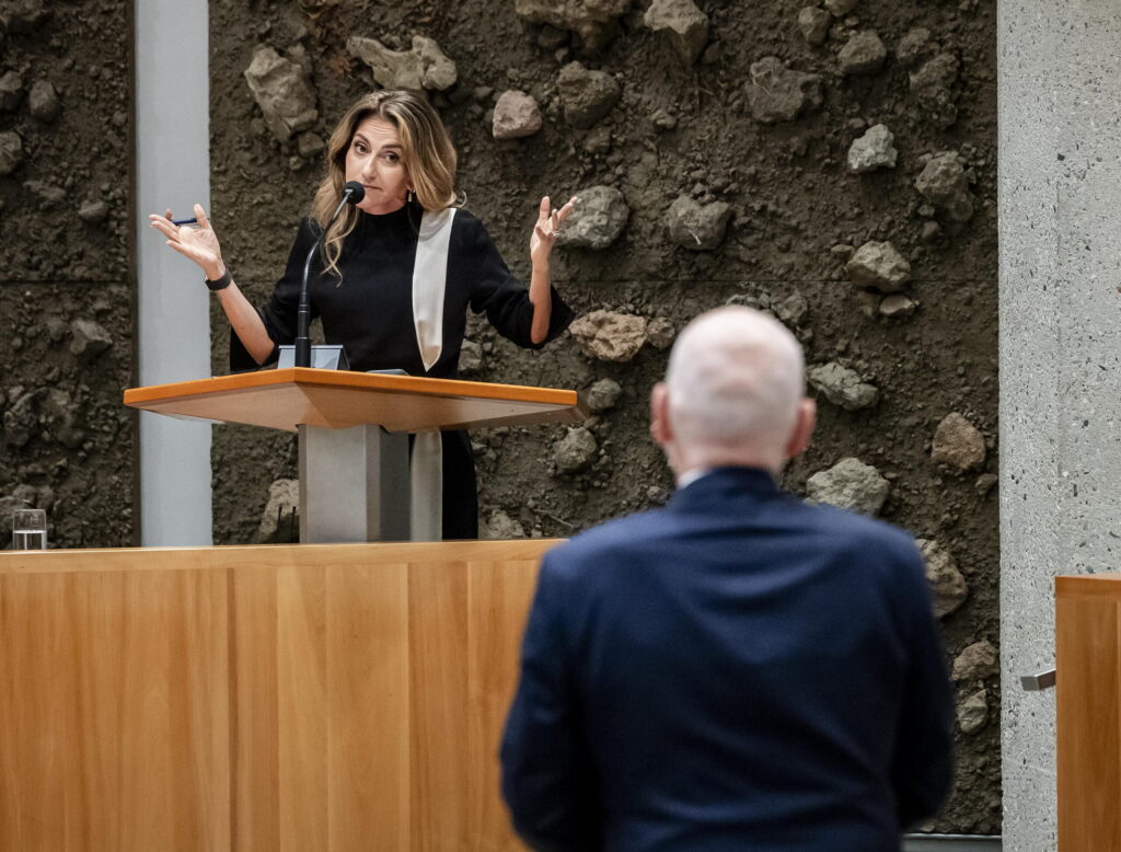 El centroderecha neerlandés cambia de estrategia: no pactará con el «cobarde» Geert Wilders y aísla a la extrema derecha