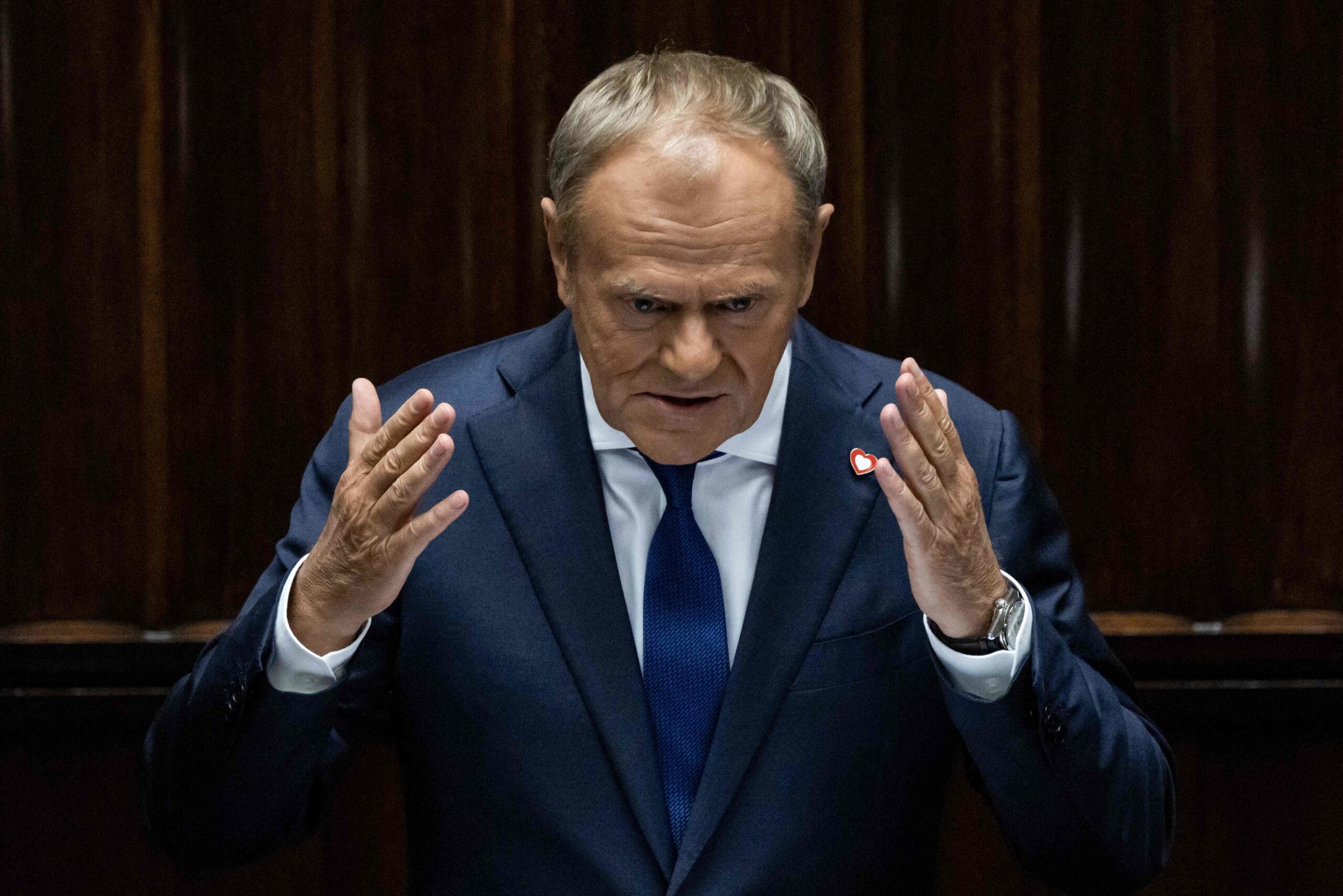 Donald Tusk gana la moción de confianza que presentó para reforzarse tras su dura derrota de las elecciones presidenciales