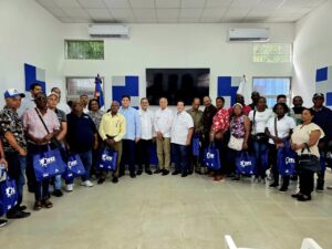 Gobierno entrega RD$80 millones a productores porcinos del Cibao Central afectados por la peste porcina africana
