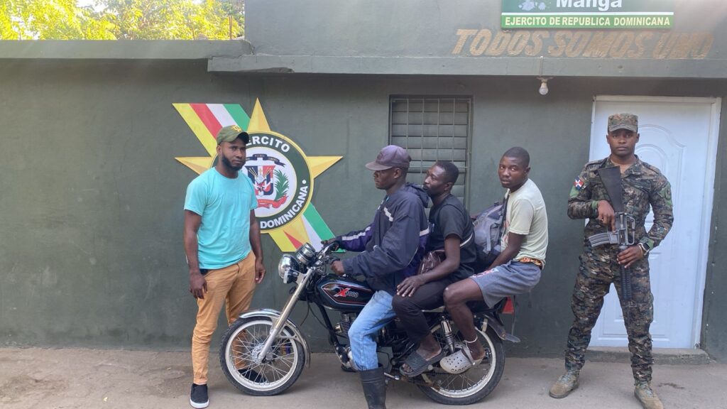 Envían a la justicia a otro hombre por transportar haitianos indocumentados en San Juan