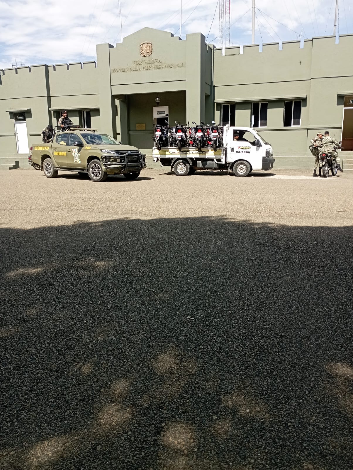 Apresan a dos hombres intentando cruzar 7 motocicletas de forma ilegal hacia Haití