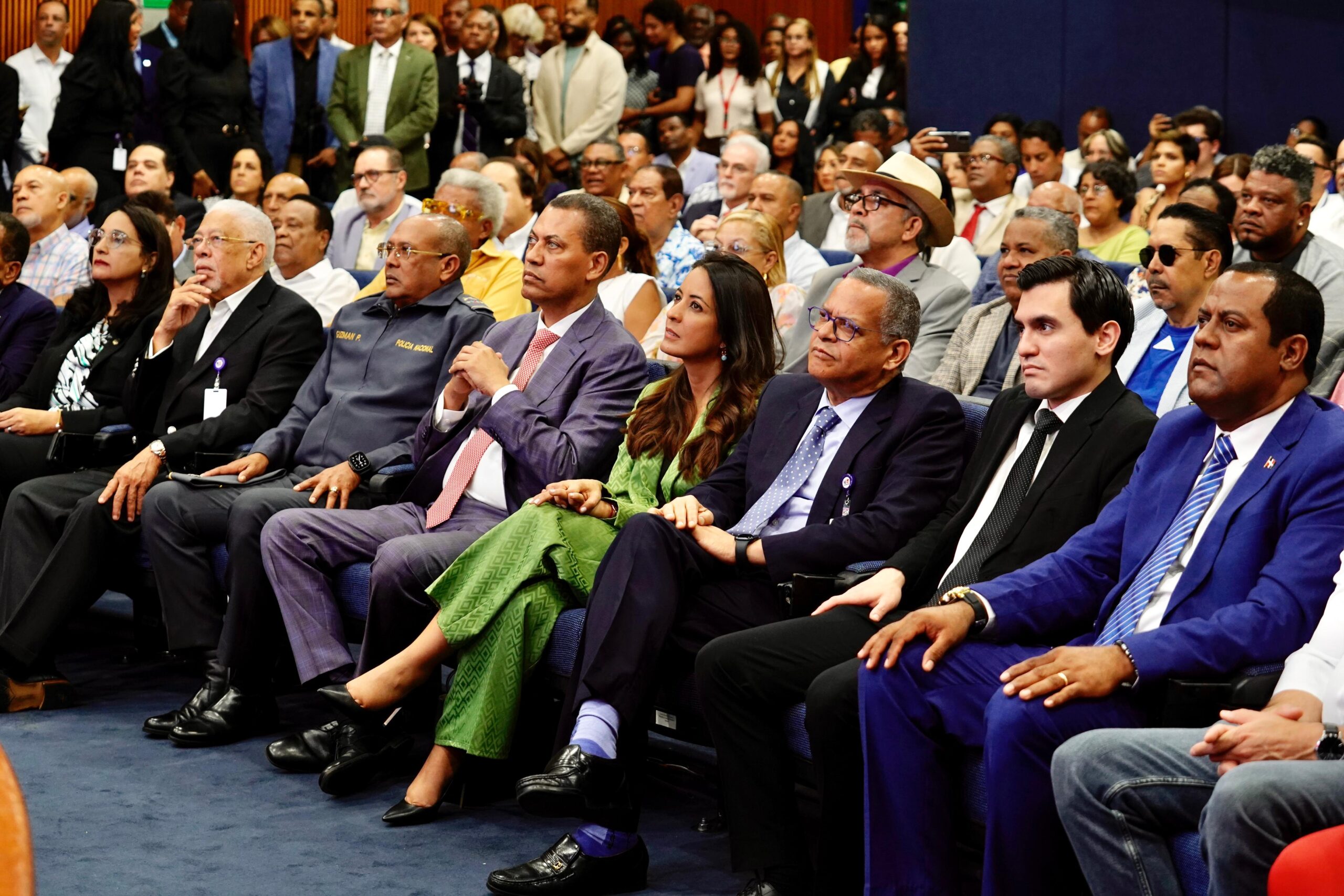Lanzan proyecto para mitigar interferencias de emisoras haitianas en RD