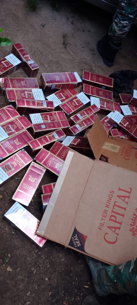 Detienen a un pasajero de autobús con contrabando de 21 mil cigarrillos en Santiago Rodríguez
