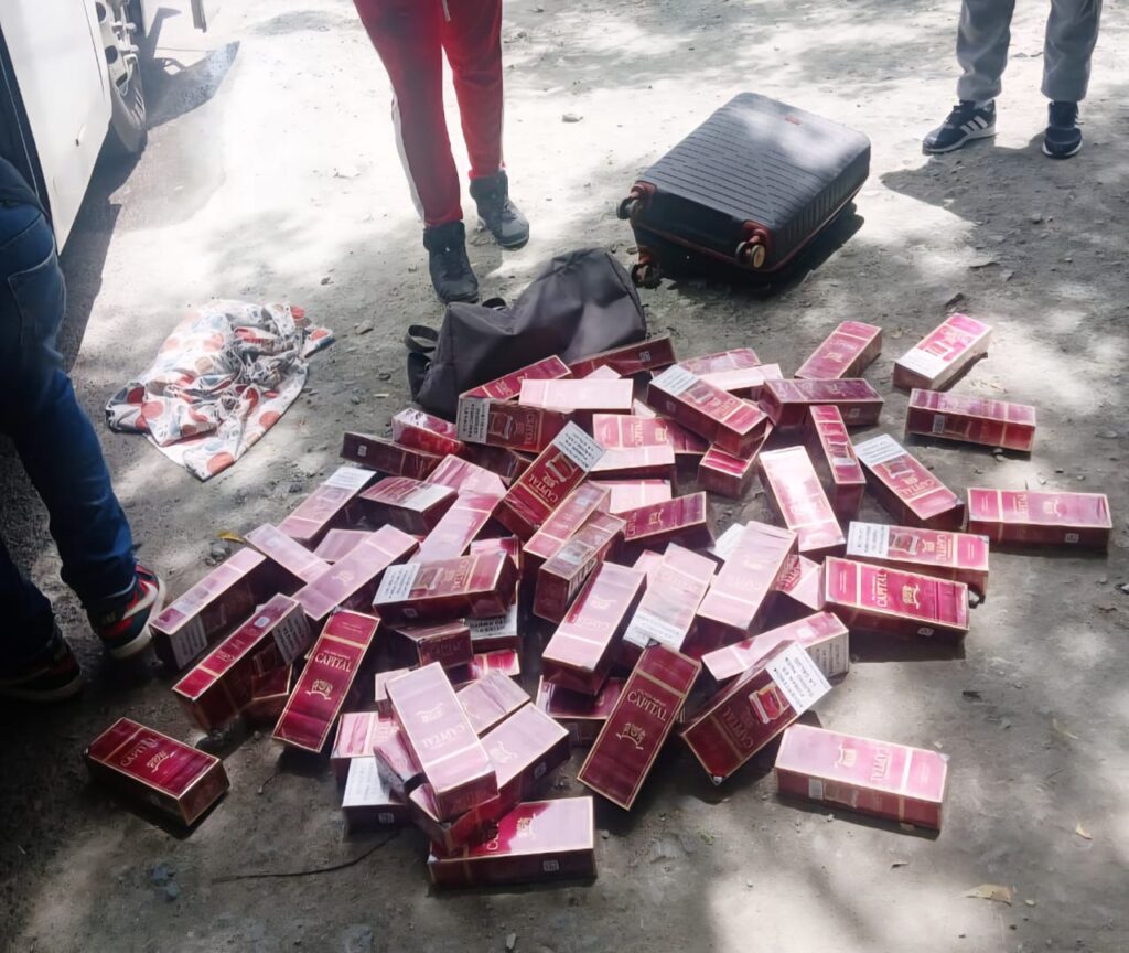 Detienen pasajera de autobús con contrabando de más de 13 mil cigarrillos