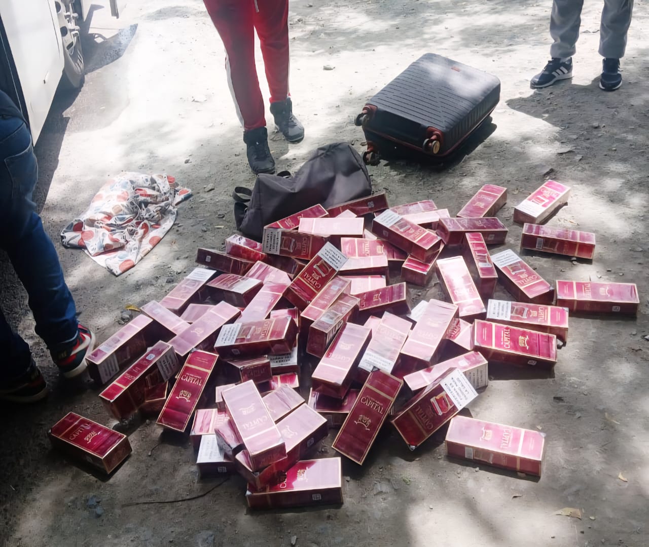 Detienen pasajera de autobús con contrabando de más de 13 mil cigarrillos