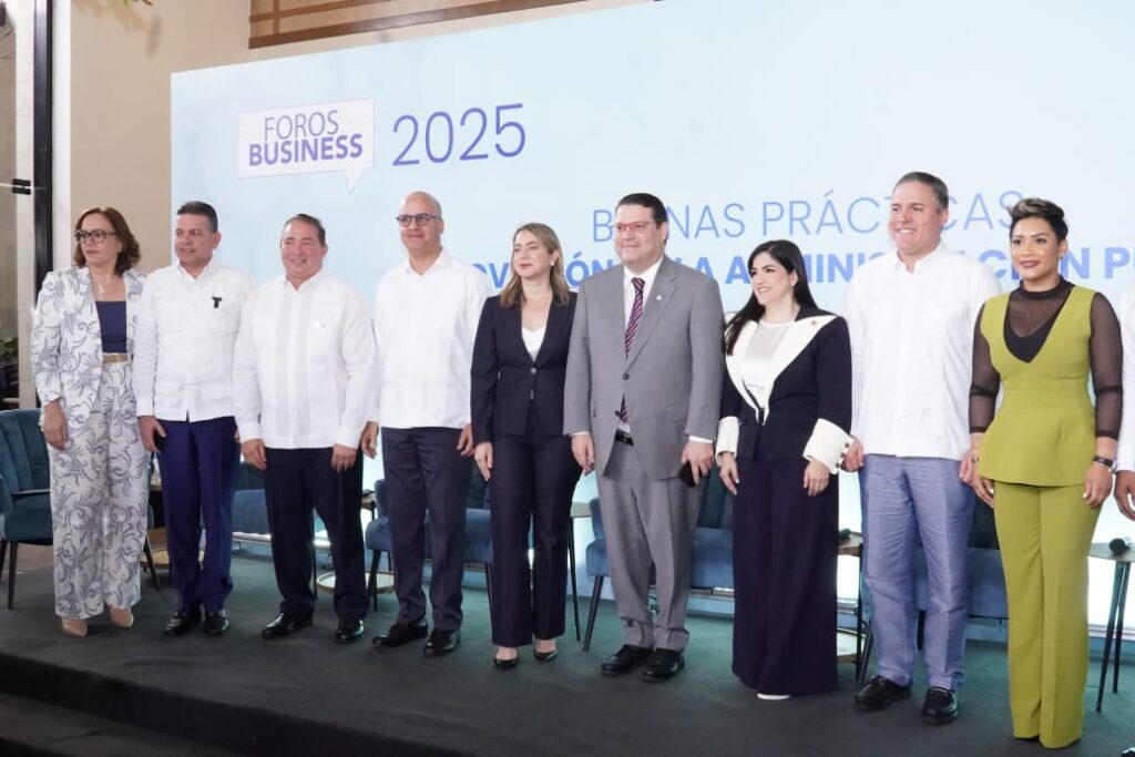 Cruz Rodríguez resalta innovación industrial en gestión pública durante Foro Business