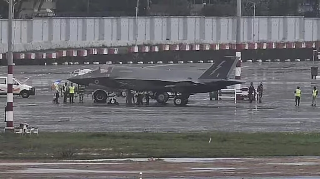 El F-35 británico ‘atascado’ en India retoma el vuelo tras un mes de frenéticas reparaciones