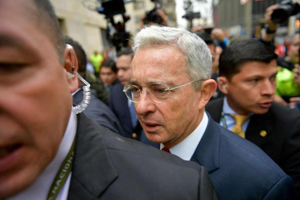 Expectación máxima en Colombia ante el veredicto del ‘juicio del siglo’ contra el ex presidente Uribe