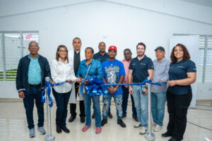 Reasentamiento de Barrick avanza con entrega de salón comunal