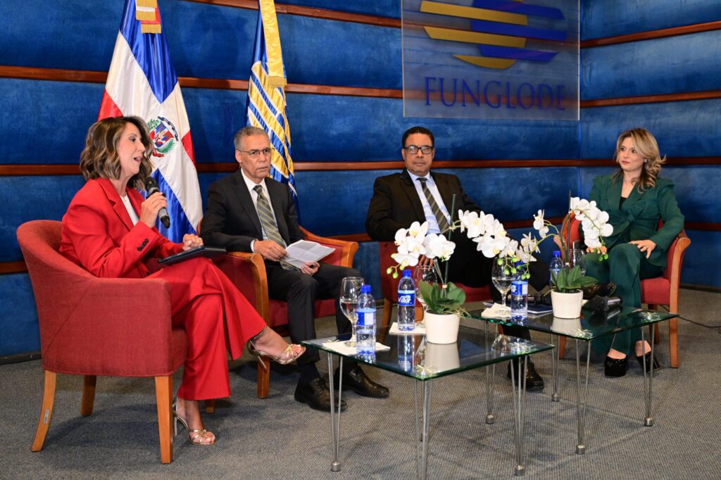 Leonel Fernández organiza en Funglode panel sobre proyecto de ley de libertad de expresión y medios audiovisuales