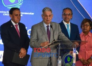 Reconocen al Dr. José Joaquín Puello en Simposio Nacional sobre ACV que traza hoja de ruta para el Código ICTUS 2025