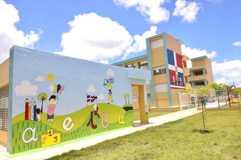 Presidente Abinader inaugura escuelas en La Altagracia con capacidad para 1,600 estudiantes