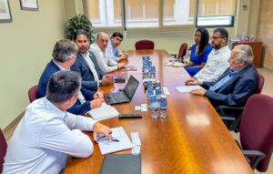 El Cónsul General de la República Dominicana en Barcelona y el presidente fundador de Circutor se reúnen para explorar proyectos estratégicos de inversión energética en el país
