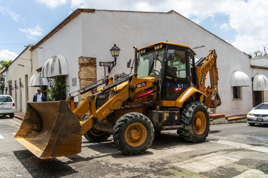 La Caasd corrige avería en tubería de aguas residuales de la Ciudad Colonial