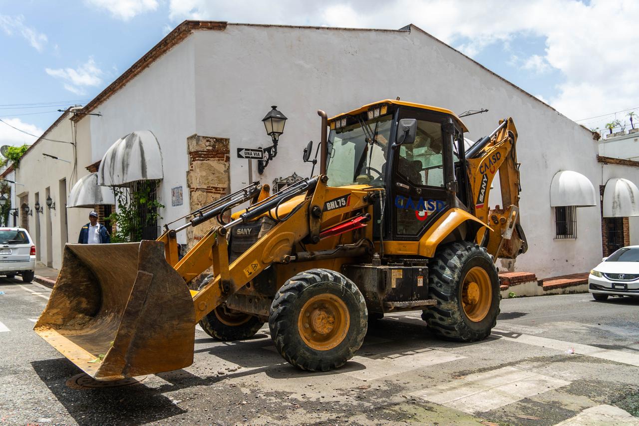 La Caasd corrige avería en tubería de aguas residuales de la Ciudad Colonial