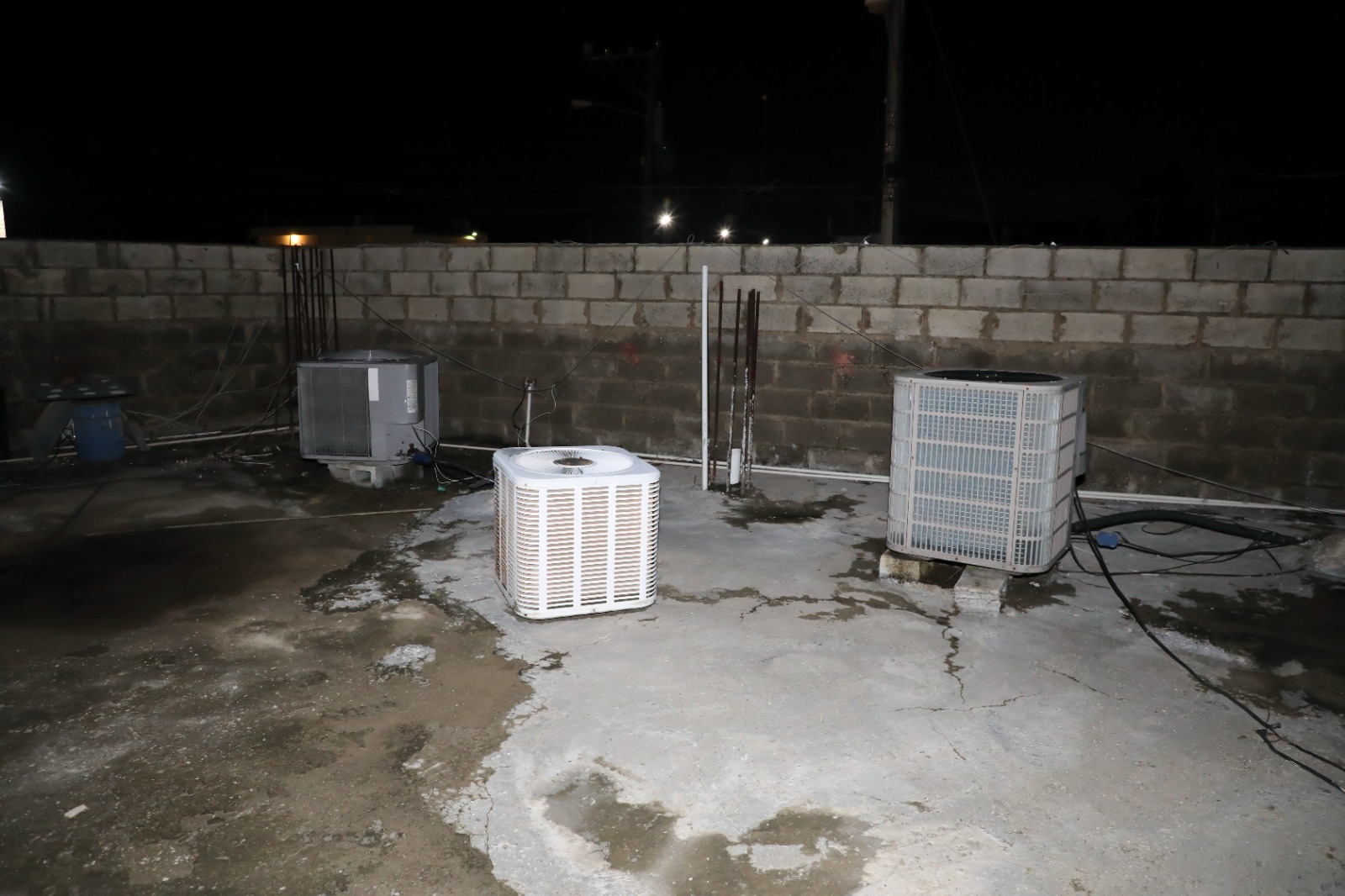 Autoridades desmantelan conexión irregular en centro de diversión de Brisas del Este