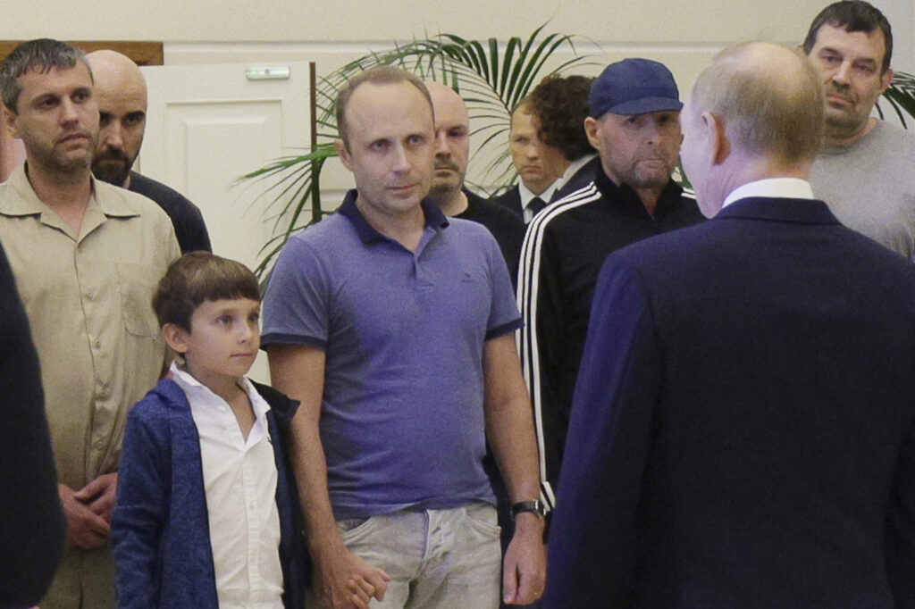 Se cumple un año del gran canje de prisioneros entre Estados Unidos y Rusia: «Putin es el negociador de prisioneros más experimentado del mundo»