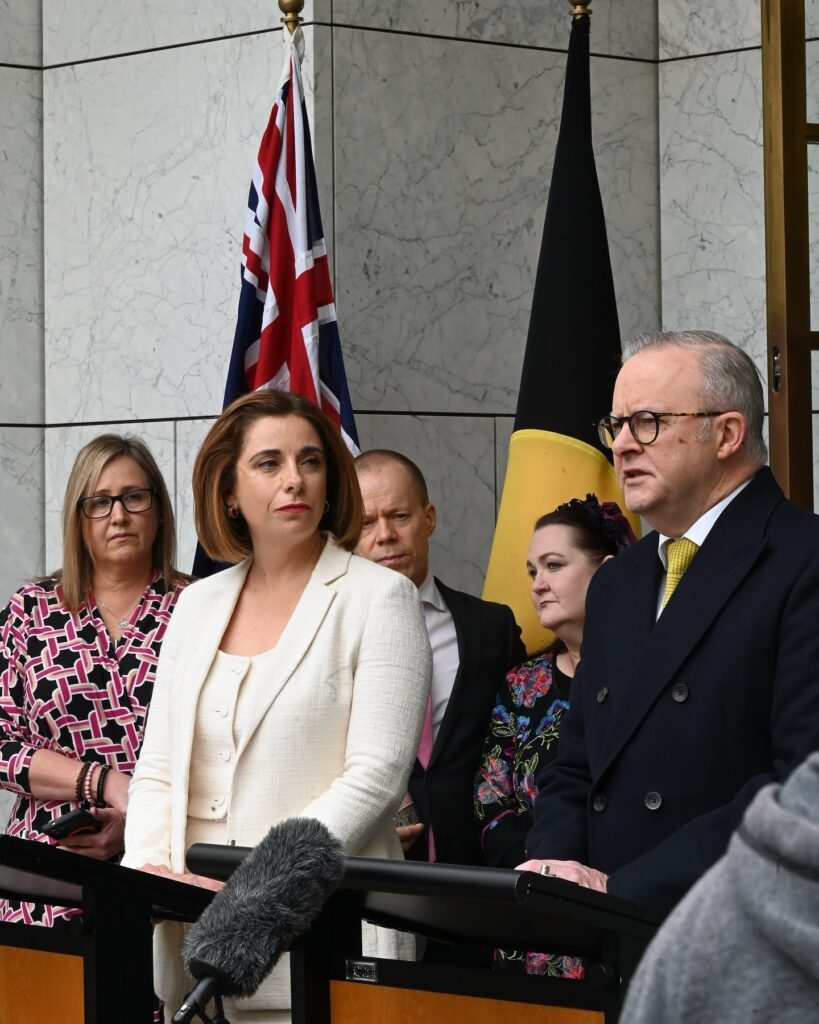 Australia prohíbe a los menores de 16 años acceder a YouTube por «causar daño social»