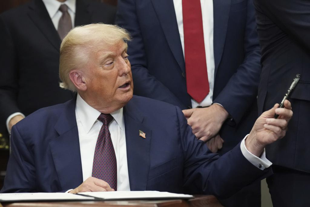 Donald Trump ordena desplegar dos submarinos nucleares ante las «provocadoras declaraciones» del ex presidente ruso Medvédev