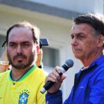 Eduardo, el desconcertante líder en el suicidio político de los Bolsonaro: «Se ha convertido en enemigo de Brasil»