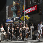 Inflación, leyes antipisos turísticos y la política de ‘santuario’: por qué una noche de hotel cuesta más 300 euros en Nueva York