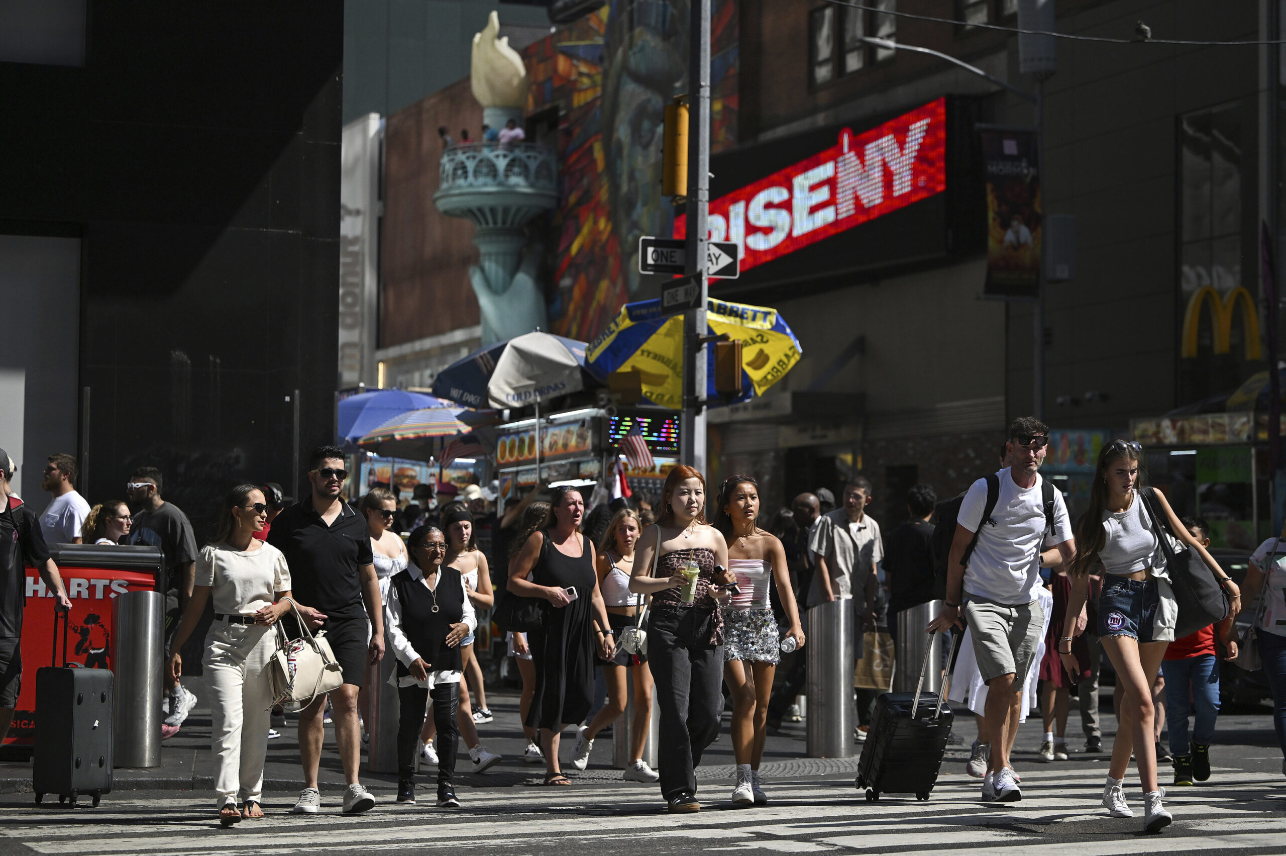 Inflación, leyes antipisos turísticos y la política de ‘santuario’: por qué una noche de hotel cuesta más 300 euros en Nueva York