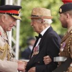 El rey Carlos III preside los actos en memoria de los caídos en el frente oriental durante la II Guerra Mundial en el 80º aniversario de la rendición japonesa