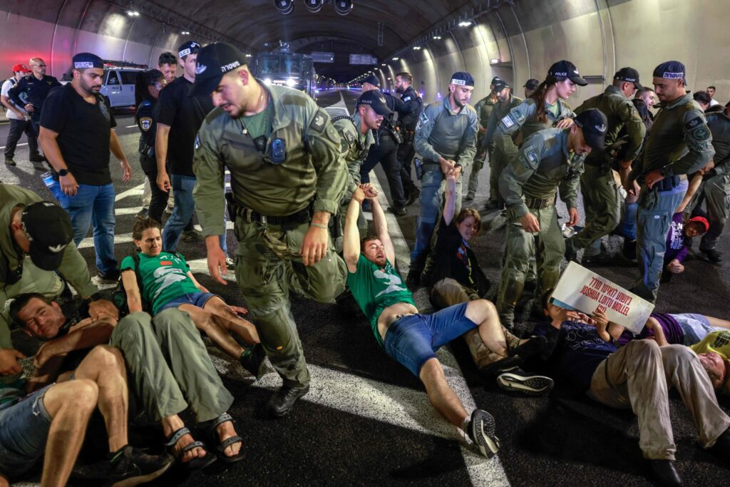 Israel se ‘detiene’ para pedir la vuelta de los secuestrados y un acuerdo de tregua
