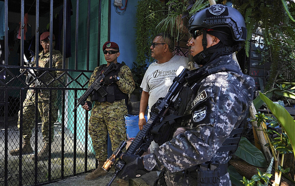 El «nuevo El Salvador» de Bukele: militarizar la educación, menores juzgados como adultos y más años de prisión