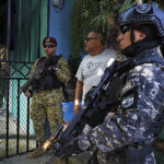 El «nuevo El Salvador» de Bukele: militarizar la educación, menores juzgados como adultos y más años de prisión