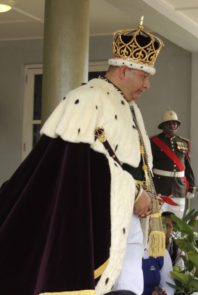 El rey de Tonga asesta un duro golpe a la frágil democracia del ‘paraíso’ del Pacífico