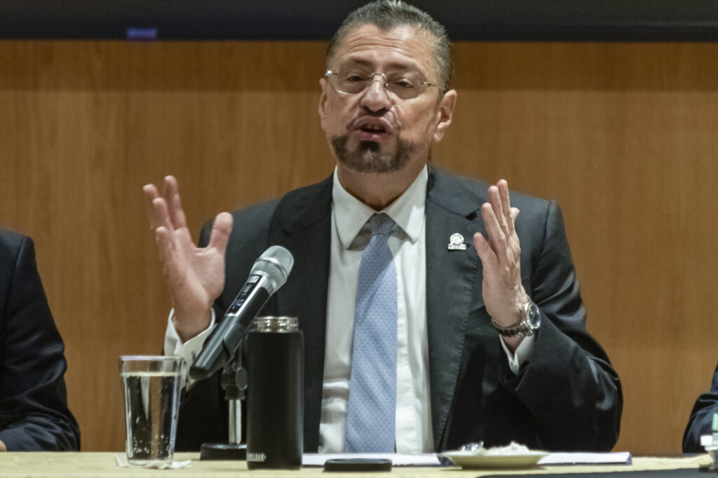 El presidente de Costa Rica denuncia un «intento de golpe de Estado judicial» para investigarlo por corrupción