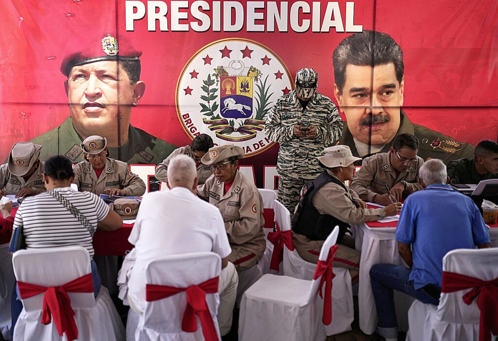 Maduro mueve tropas y agita la propaganda ante los buques de EEUU