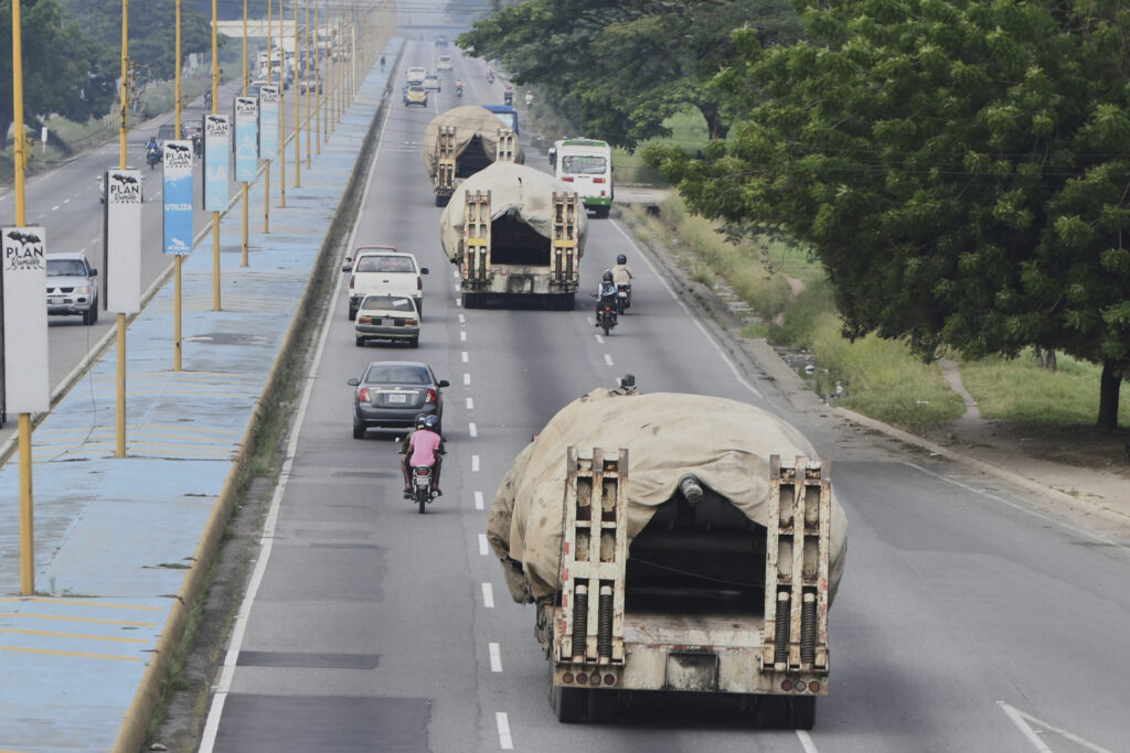 Trump intensifica la presión naval contra Maduro con el despliegue de seis buques de guerra en el Caribe