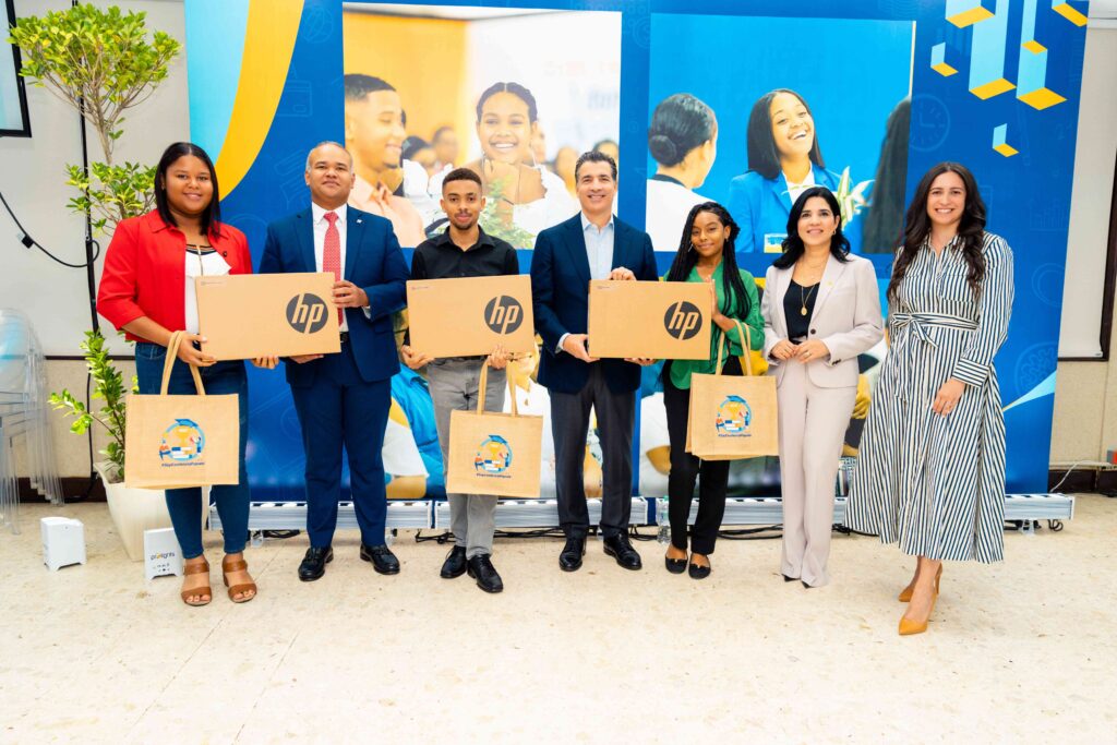 Banco Popular otorga 32 nuevas becas del programa Excelencia Popular