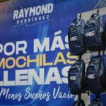 Raymond Rodríguez y Fundación GBC reafirman su compromiso con la educación; entregan mochilas cargadas de útiles escolares