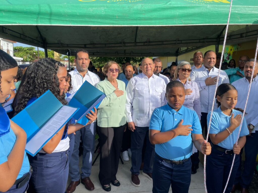 Santos Badía encabezó la apertura del año escolar 2025-2026 en Hermanas Mirabal