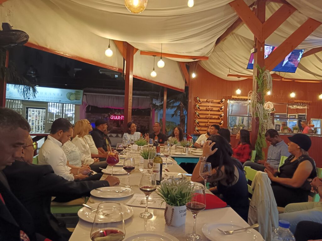 PRIMERA PEÑA POLÍTICA URBANA MARCA EL INICIO DE UNA NUEVA ERA DE EMPODERAMIENTO JUVENIL EN SANTO DOMINGO ESTE