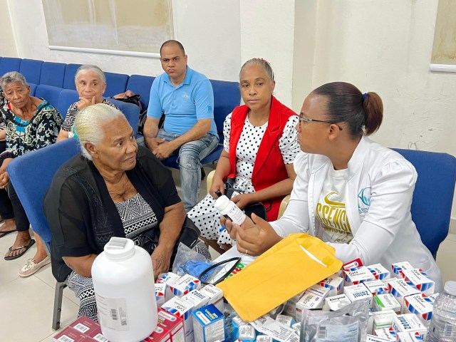 Fundación Manos que Ayudan favorece a más de 600 personas de SDN con medicamentos