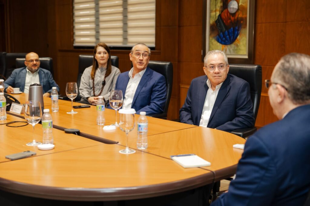 Hacienda y Empresas Comerciales abordan sobre necesidades del sector