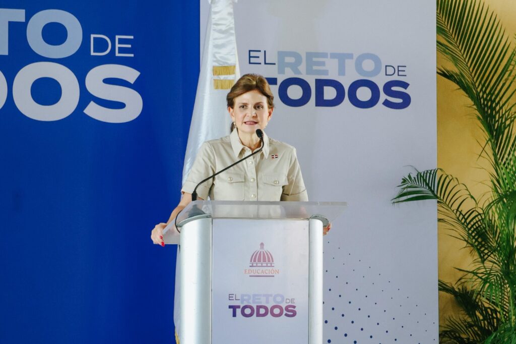 Gobierno inaugura varias obras educativas en beneficio de más de 4 mil estudiantes en SPM