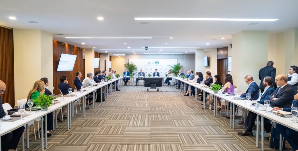 Hacienda y la AIRD abordan sobre el fortalecimiento del sector industrial