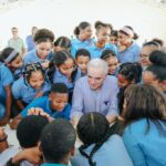 Ministro De Camps motiva a jóvenes a soñar en grande durante encuentro en San Cristóbal