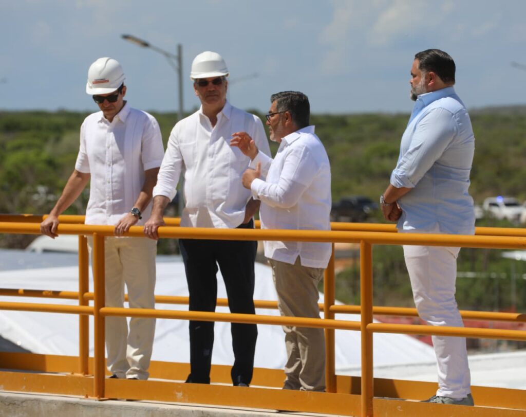 Abinader inaugura una planta de tratamiento en Cabo Rojo 