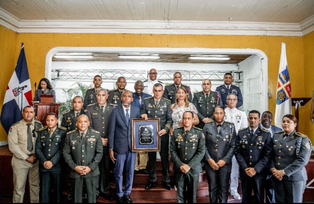 Alcaldía de La Romana reconoce al jefe del Ejército y a otros militares romanenses  