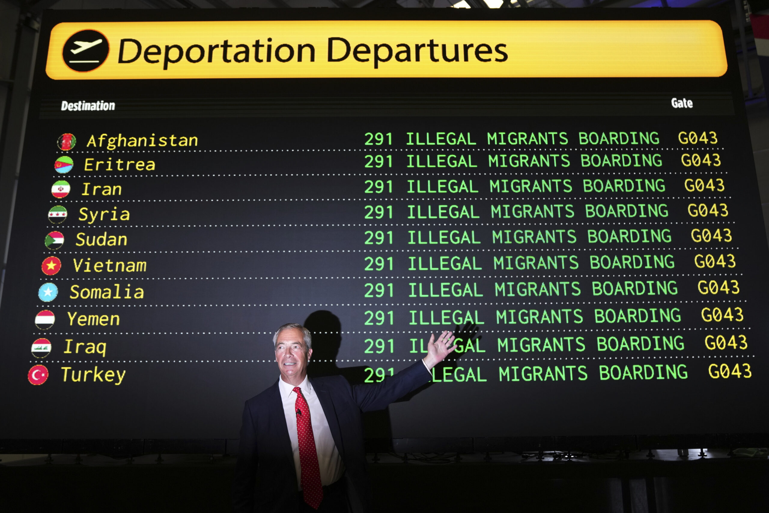 Starmer aprieta el sistema de asilo para acelerar el cierre de hoteles de solicitantes y «controlar» la frontera británica