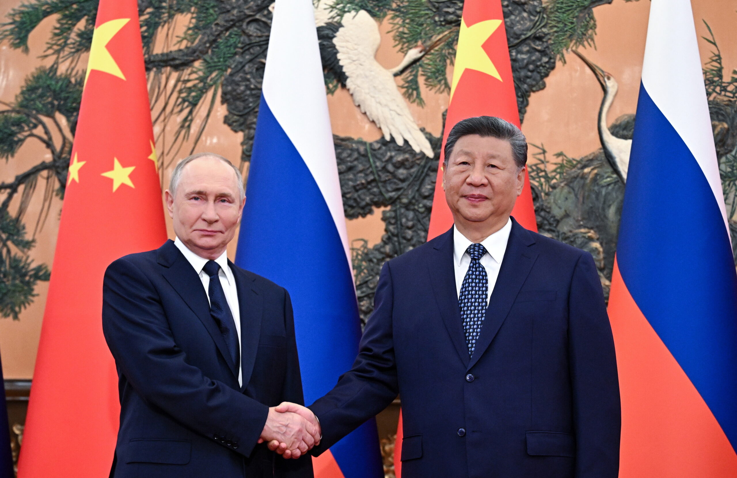 Idilio entre Xi Jinping y Putin: acuerdo energético y avance hacia un sistema global alternativo
