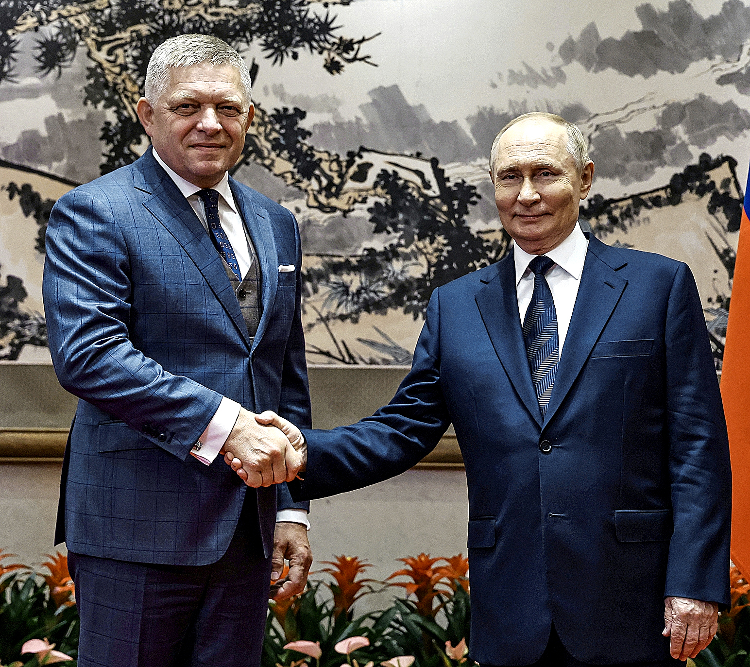 Fico, el líder de la UE que bromea con Putin: «¿Cómo está?»; «Vivo y eso es bueno»