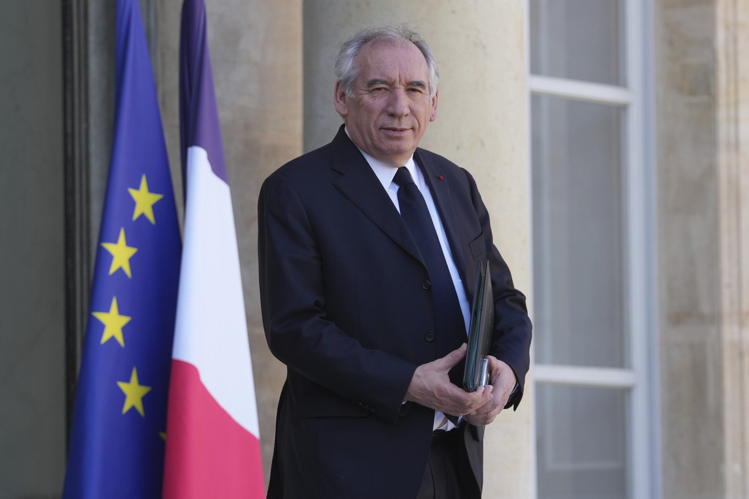 François Bayrou pierde la moción de confianza y cae el Gobierno francés